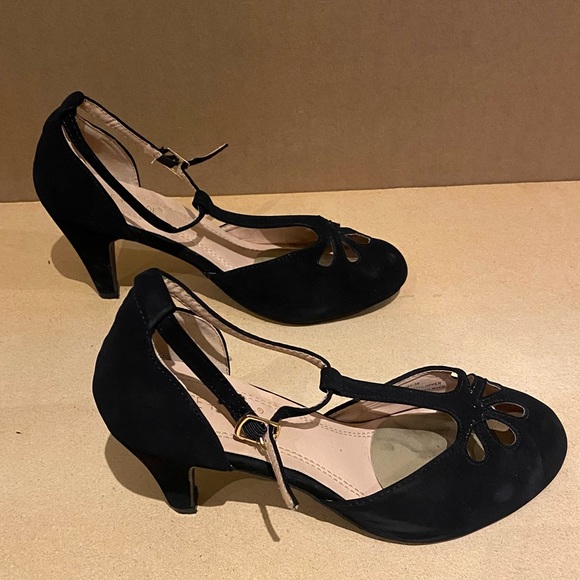 Cut-out T-strap Heels - Picture 4 of 5